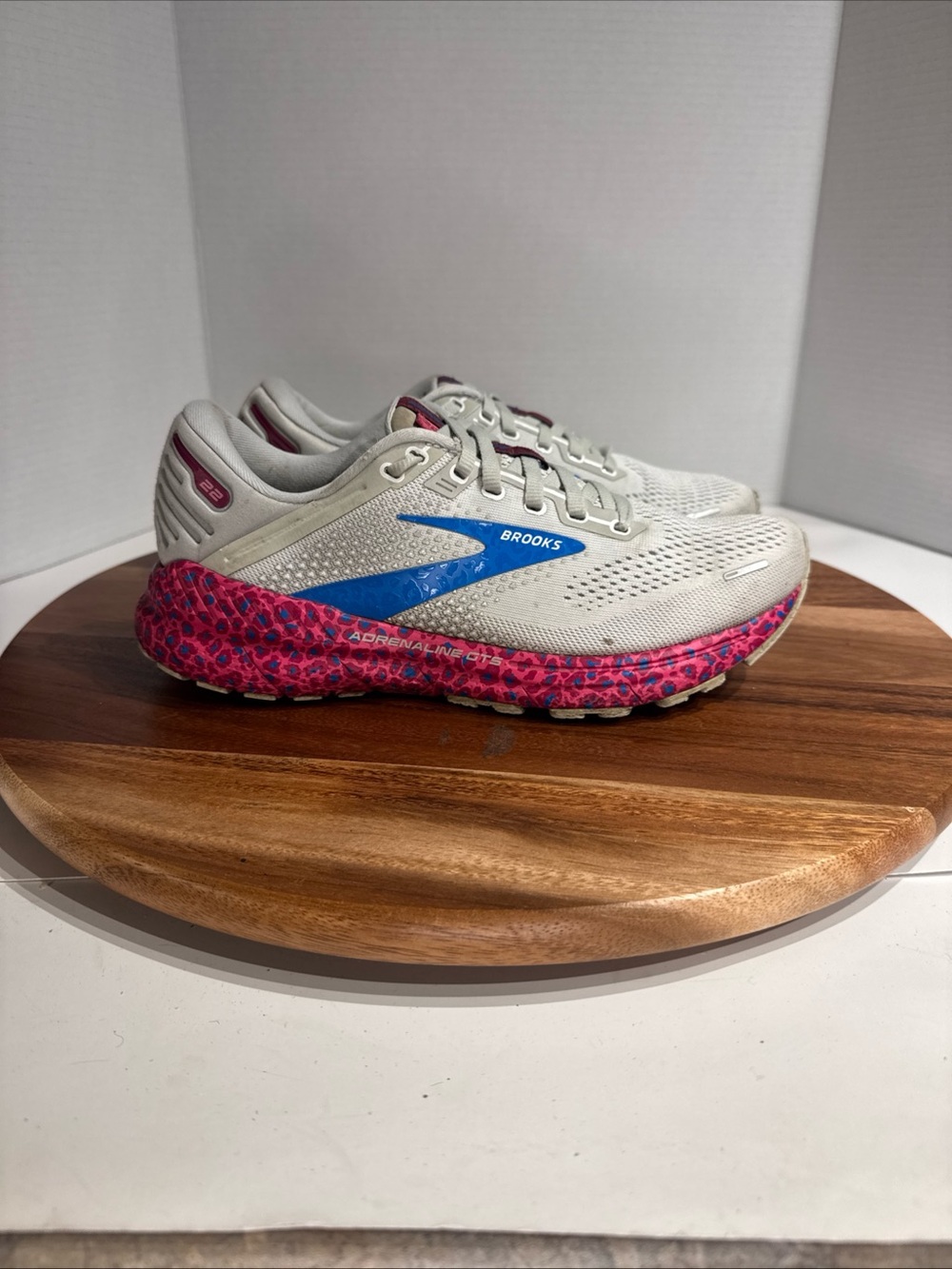 Brooks Adrenaline GTS 22 Running Shoes Women’s Size 9 Multi Animal 1203531B160
